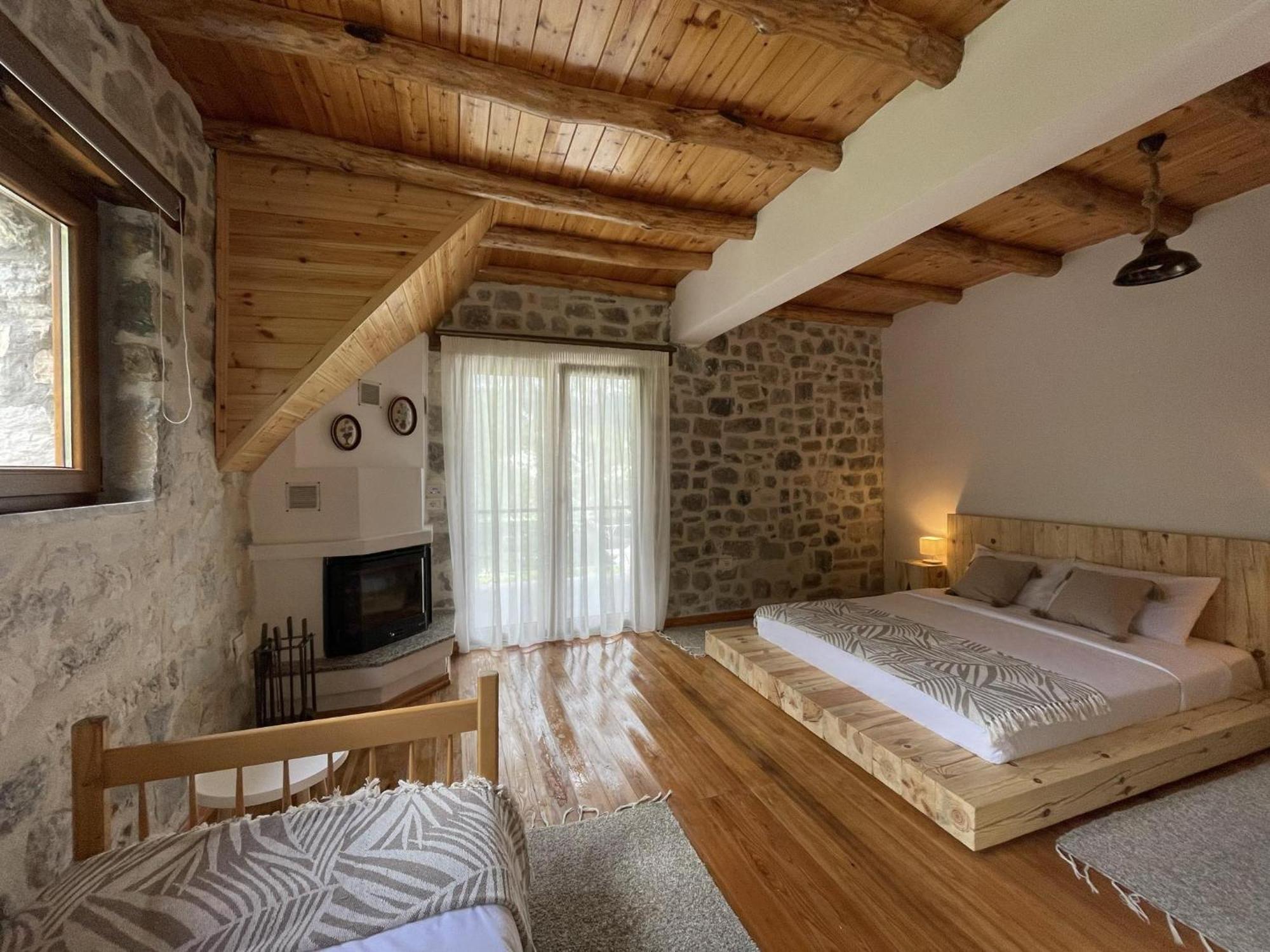 Valter & Drita'S Guesthouse 泰斯 外观 照片