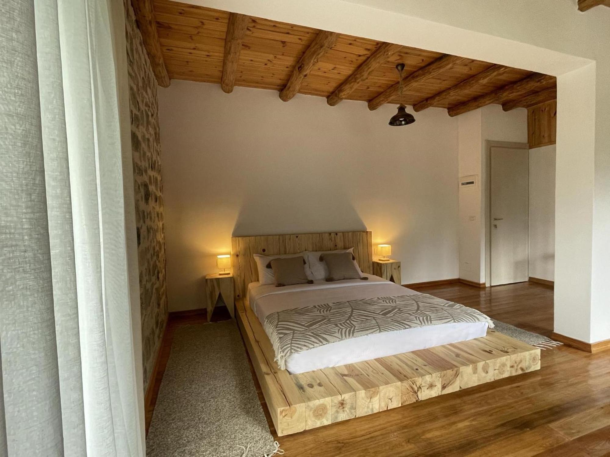 Valter & Drita'S Guesthouse 泰斯 外观 照片