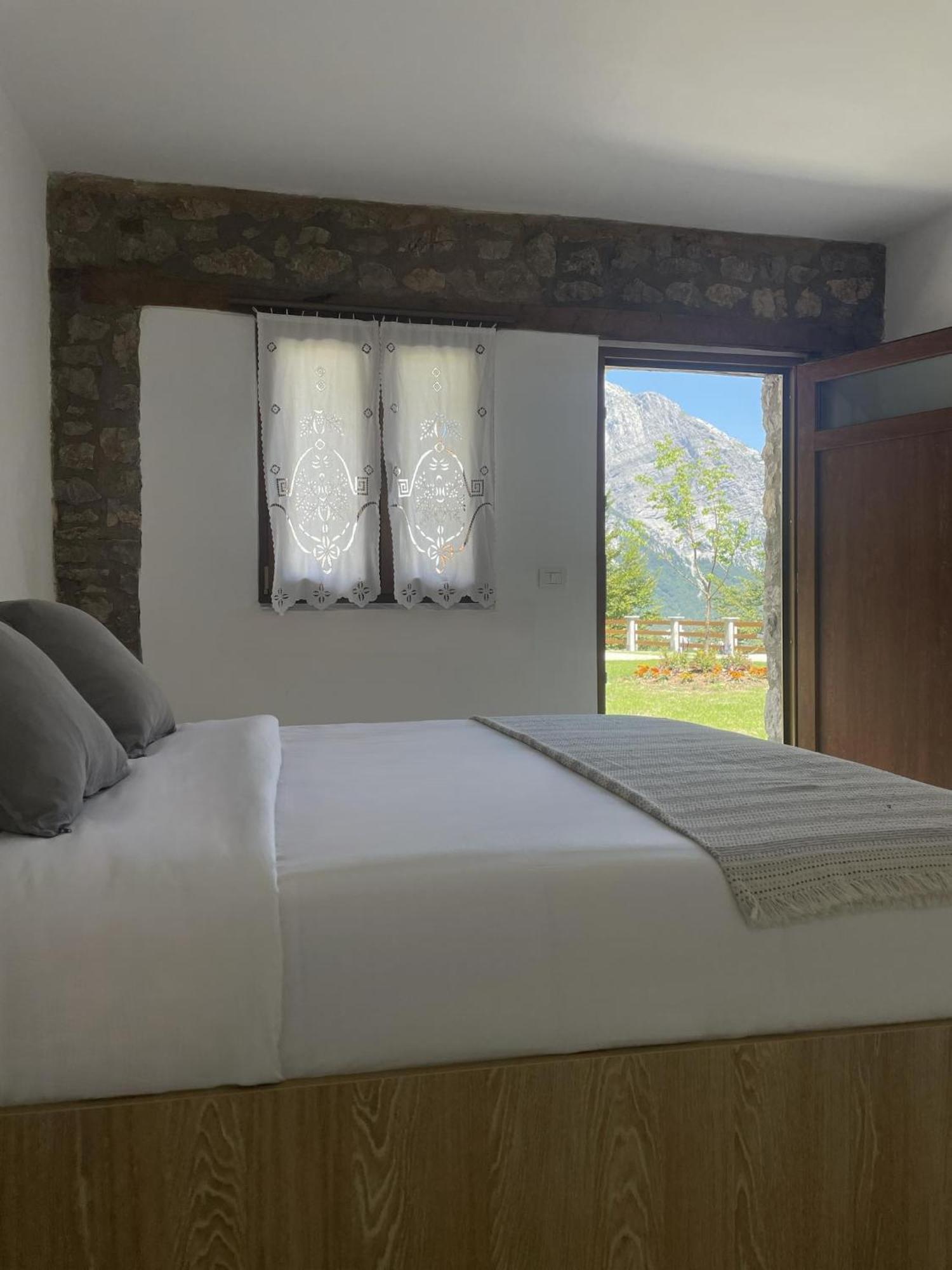 Valter & Drita'S Guesthouse 泰斯 外观 照片